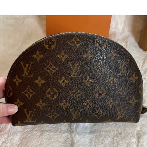 Louis Vuitton Trousse Demi Ronde - Picture 5 of 14